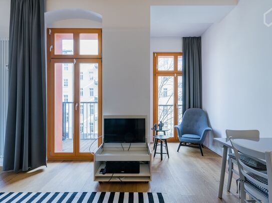 Modern studio apartment with balcony central in Friedrichshain (Berlin)