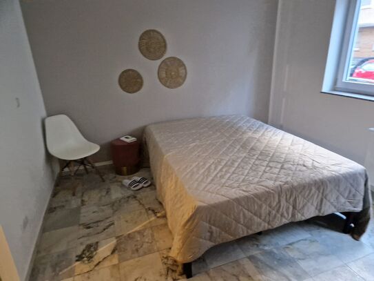 Möbilierte 1,5 Zimmer Wohnung in bester Lage MZ Neustadt