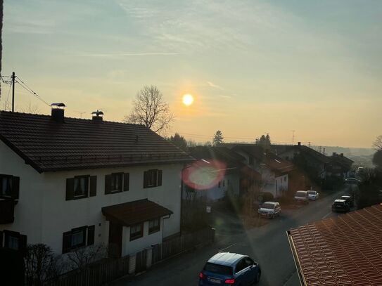 Hochwertige 65 m² große Wohnung voll möbliert, mit Holzboden, Küche und edlem Bad.