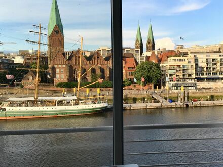 Modernes Studio für bis zu 2 Personen am Weserufer mit Panoramablick auf die historische Altstadt, direkt im Zentrum