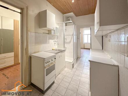 ALTBAU - BALKON sanierungsbedürftig