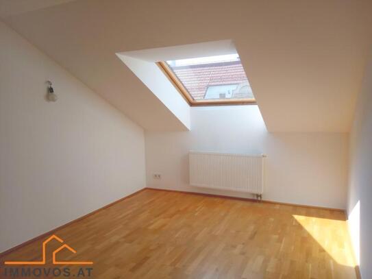 ***Sonnige DG-Wohnung mit Terrasse nahe Antonspark***