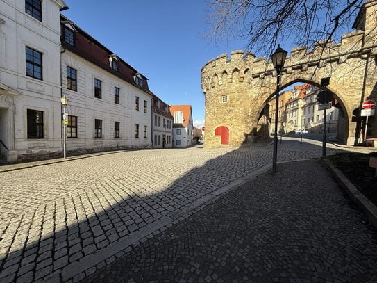 Altbaucharme in Merseburg – Dreiraumwohnung mit Einbauküche – Thomas Warnke Immobilien & Hausverwaltungen