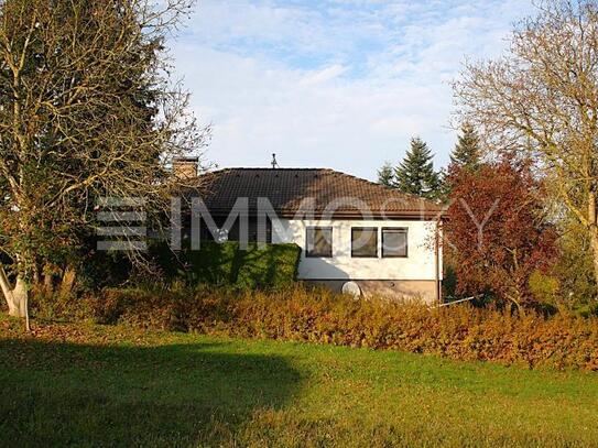 Bungalow samt Keller, Garage, Garten- enormes Potential!