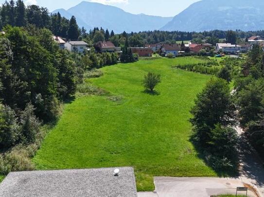 Weitläufiges Baugrundstück in friedlicher Umgebung