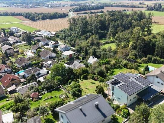 Nachhaltiges Wohnen: Designvilla mit PV, Solar und Erdwärmepumpe