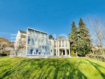 Beeindruckendes Architektenhaus mit riesigem Wintergarten und Pool