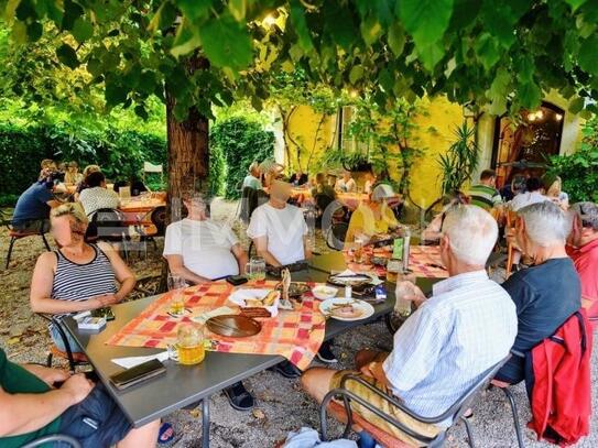 TRADITIONSHASTHOF - 3 Gaststuben - 4 Zimmer - 1 Wohnung - Gastgarten