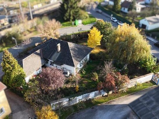 Zentrumsnahe Gartenidylle  Bungalow mit grünem Paradies in der Stadt