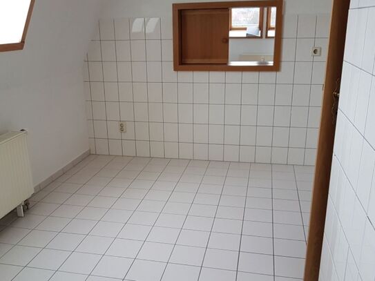 Frisch sanierte Großzügige 2-Raum Ergeschosswohnung mit Balkon zu vermieten, Stellplatz möglich!
