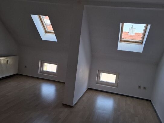 helle 1-raumwohnung dg