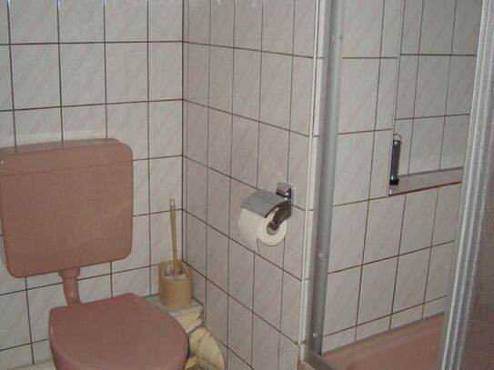 2-raum wohnung mit möblierter küche