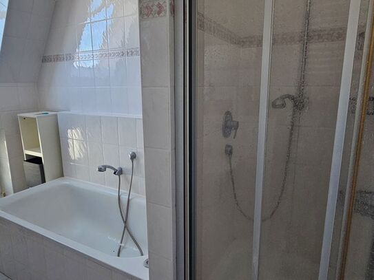 tolle 2 raum- dg wohnung in schöner lage