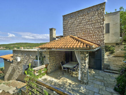 Charmantes Einfamilienhaus in spektakulärer Lage auf der kroatischen Insel Zlarin