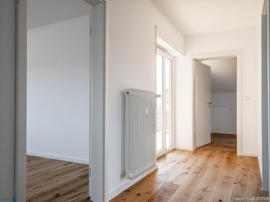 Renovierte 2,5 Zimmer Dachgeschosswohnung mit Balkon und Gartenbereich