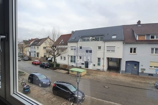 Helles 1-Zi-App. mit Sonnen-Balkon, PKW-Stellplatz, ideal für eine Person....