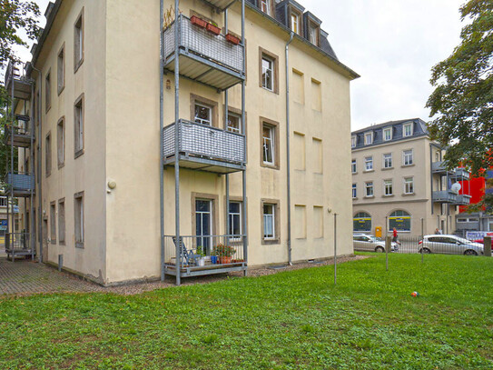 Löbtau, unterm Dach: kleiner Balkon + Wanne