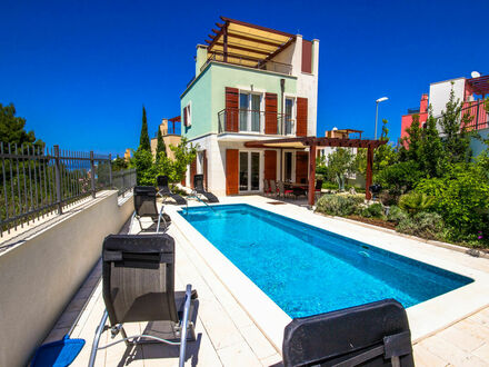 Exklusive Villa mit Panoramablick in Splitska auf der kroatischen Insel Brac