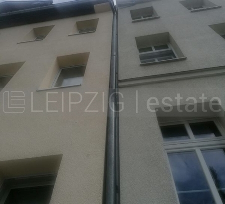 *3 Raum Dachgeschoss mit dunklem Laminat in Lindenau*