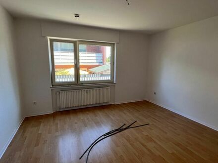 Renovierte 3-Zimmer-Hochparterre-Wohnung mit Loggia in ruhiger und zentraler Lage von Sande