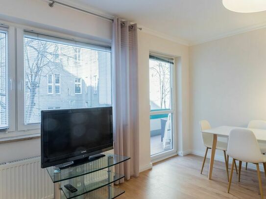 Bright, Calm Apartment with Balcony (6m²) close to Kurfürstendamm