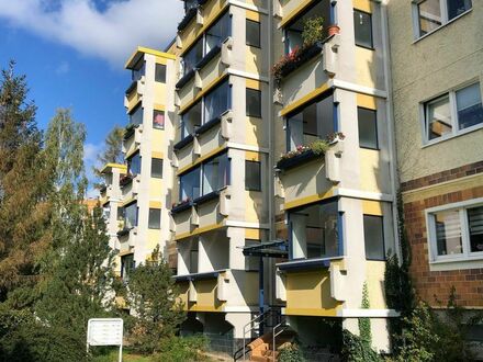 Frisch renoviert! 1-Zimmer-Wohnung mit verglastem Balkon in Rostock-Toitenwinkel