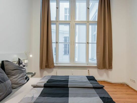 Beautiful large apartment in an old building in the heart of West Berlin