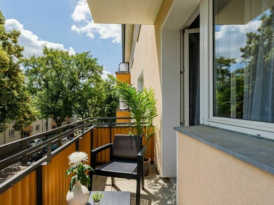Stylish Lankwitz Retreat with Open Balcony and Modern Decor