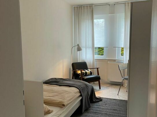 quiet + modern newly renovated furnished apartment with balcony at Moenchengladbach center, Monchengladbach - Amsterdam…