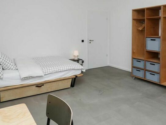 Tidy single bedroom near IB Medizinische Akademie Berlin