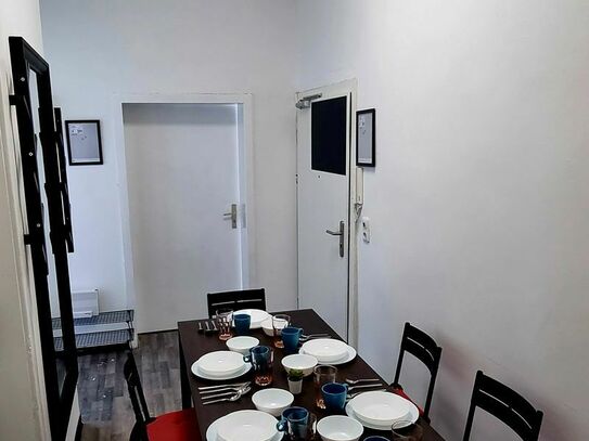 🔴Roter Faden Designer Business Apartment für 6 Personen + Privat Parkplatz (FREE) + Küche der City