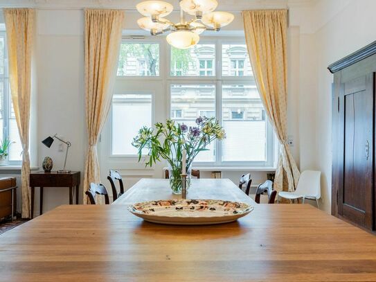 Beautiful and spacious refurbished 1920s-apartment with terrace in Charlottenburg