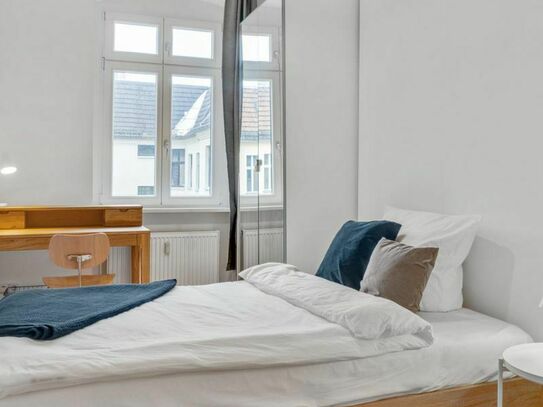 Comfy double bedroom in Friedrichshain