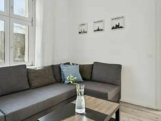 Central Lichtenberger Apartment for 6 People