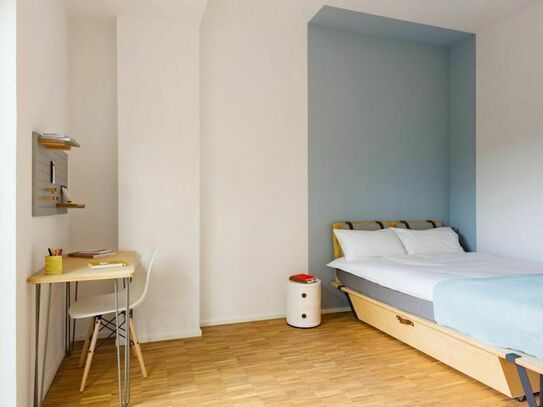 Bright double bedroom in Frankfurt