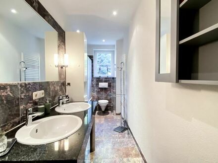 𓃭Historical 3-room apartment: marble bathroom, library