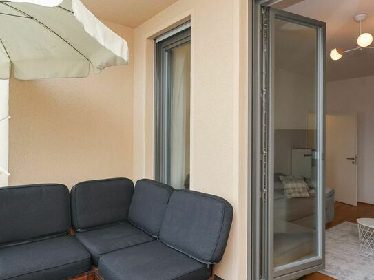 Family 4 room apartment with balcony in Charlottenburg