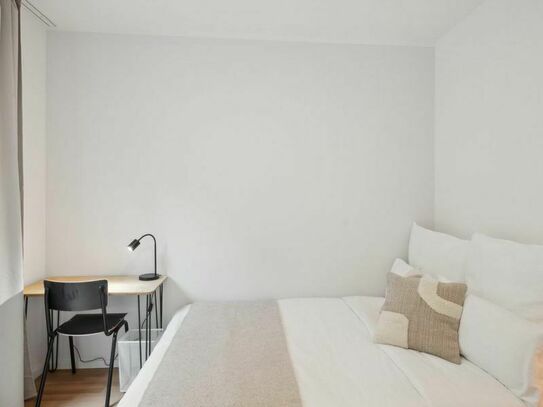 Double bedroom in the well-connected Mitte district