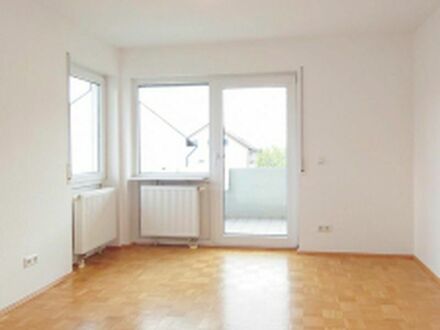 Kriftel: Bright, renovated 2-bedroom apartment with balcony
