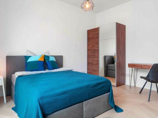 Great double bedroom, with a balcony, in Mitte