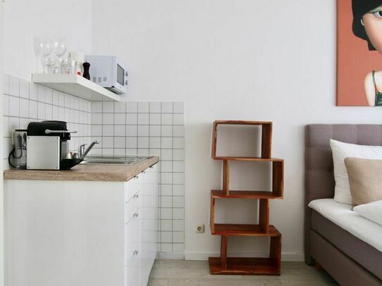 Belgisches Viertel: Modern möbliertes Apartment in bester Lage! – zeitwohnen.de