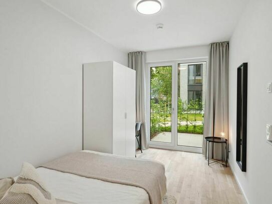 Double bedroom in a 3-bedroom flat, in Mitte