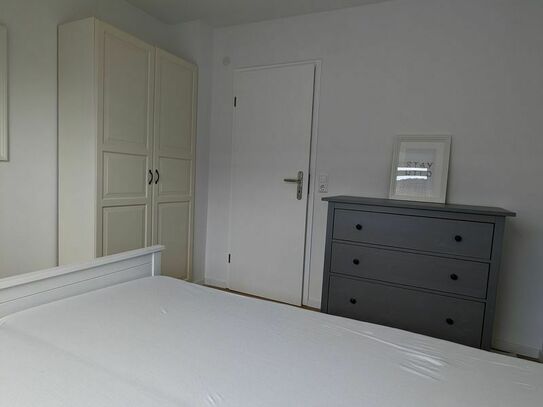 central & quite beautifully renovated apartment - internationals welcome!