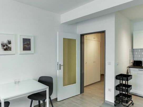 Modern flat in the city centre of Leverkusen (optional parking & close to main station)