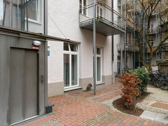 Beautiful 1-room apartment in a central location in Munich (renovated old building)