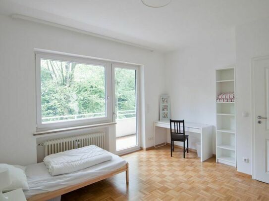 Snug single bedroom in Neuhausen-Nymphenburg