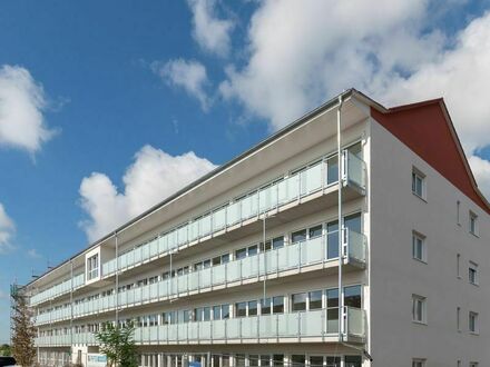 ERSTBEZUG MIT EFFIZIENTER RAUMGESTALTUNG // 2-Raum-Wohnung mit Terrasse und Stellplatz