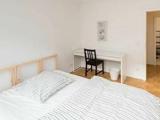 Homely single bedroom in Neuhausen-Nymphenburg