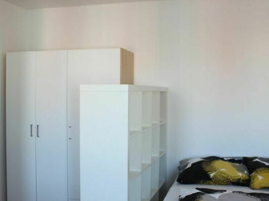 Lovely single bedroom in a 5-bedroom flat in Kreuzberg