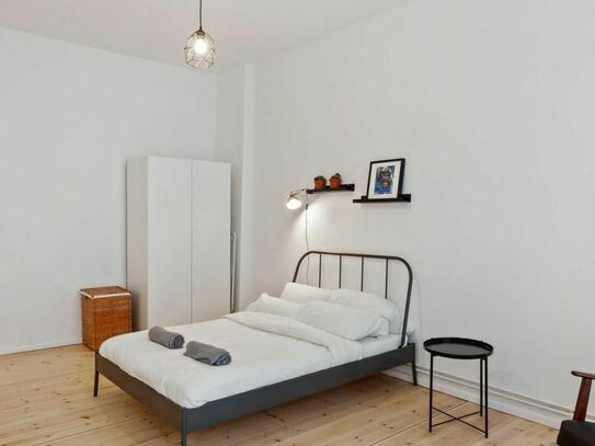 Bright double bedroom in Moabit